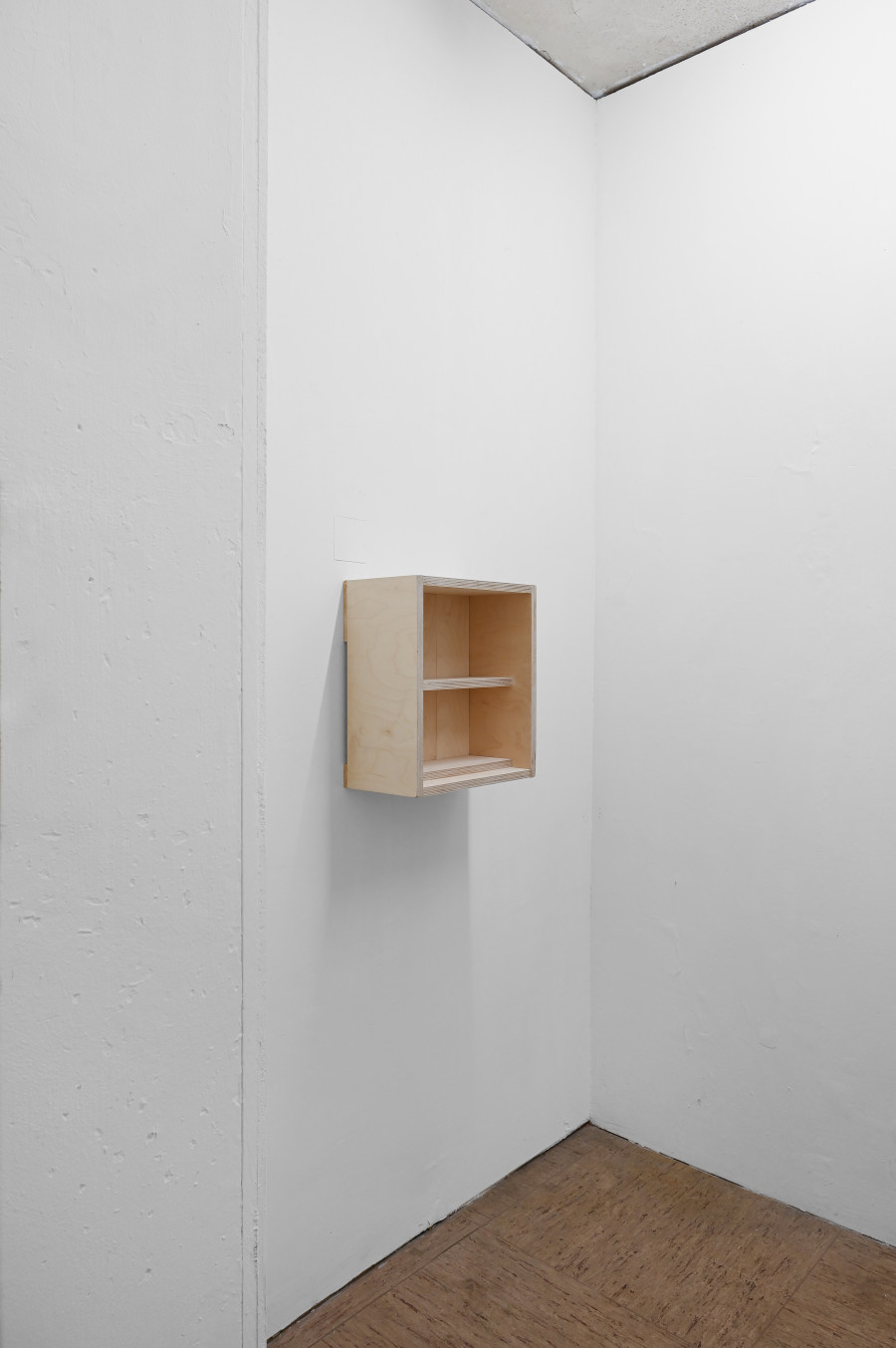 Jason Hirata, "Accumulator" (installation view), 2025, Jason Hirata, "Vergeltung" at Kaiserwache, Freiburg im Breisgau, 2025. Courtesy: the Artist and Kaiserwache. Photo: Stefan Lux