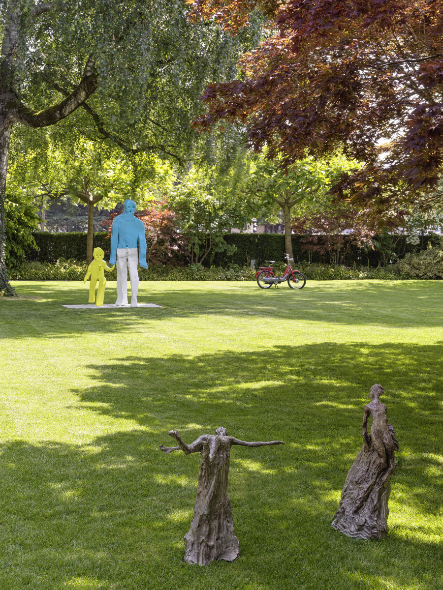 Installation view, Art in the Park XXIII, Baur au Lac, Zurich, 2025. Courtesy of the artists and Galerie Eva Presenhuber, Zurich / Vienna. Photo: Stefan Altenburger Photography, Zürich