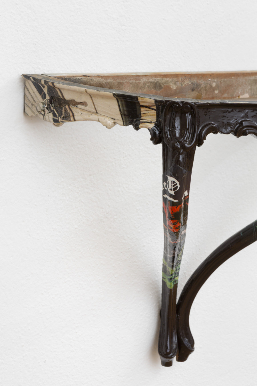 Virginia Ariu, Reverie, 2025, Wood, magazine clippings, varnish, primer, vinyl glue, 50.5 x 58 x 28 cm. Exhibition view, Virginia Ariu, Exercises of Abstraction, Sentiment, Zürich, 2025. Photo credit: Philipp Rupp / Julien Gremaud. Courtesy of the artist and Sentiment