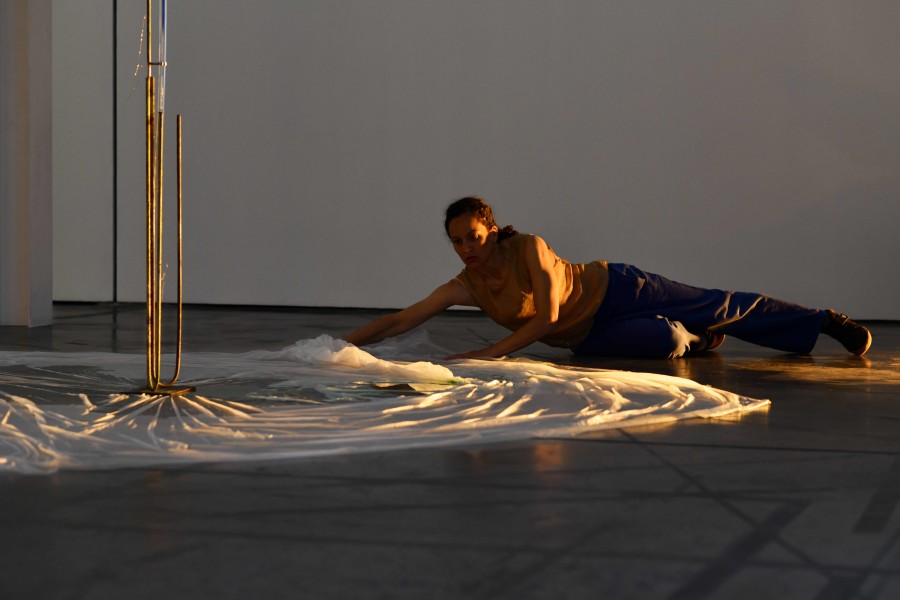 Passages, Performative act Sonia Ntova, 2023. Photography courtesy Zoé Aubry and Looming