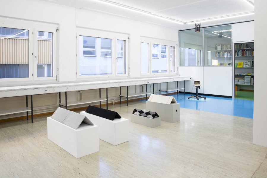 Installation view, Recessment, Stretcher, Basel, 2025. [l.t.r.] Hallvard Nuland: I Only Wanted Something Else to do but Hang Around 2023/2025 | Olivia Vidovic: BURST OPEN STAR 2025. Courtesy of the artists and Stretcher. Photo: Nina Rieben