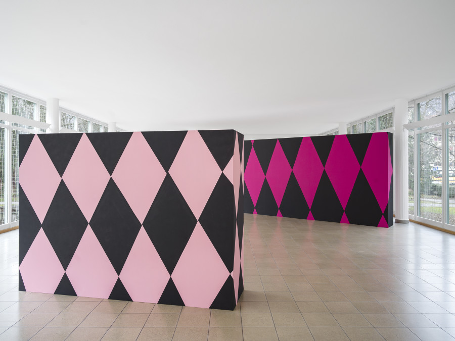 Sophie Gogl die knusprige Nichte Ausstellungsansicht / installation view Kunsthaus Glarus, 2023 Alle Werke / all works courtesy die Kunstlerin / the artist and / und KOW, Berlin Alle Fotos / all images: Cedric Mussano