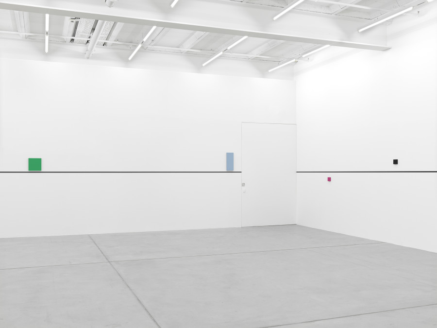 Installation view, Gerwald Rockenschaub, bass+ (re)modification, Galerie Eva Presenhuber, Zurich, MaagAreal, 2024. © Gerwald Rockenschaub. Courtesy the artist and Galerie Eva Presenhuber, Zurich / Vienna. Photo: Stefan Altenburger Photography, Zürich