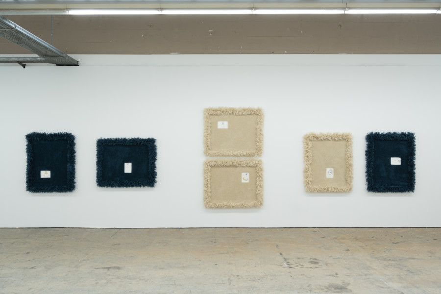 Chiara Bersani, Deserters, 2023, hand-knotted carpet, 600 x 600 cm, fringes of variable length. Installation views Kunsthaus Baselland 2023. Foto: Finn Curry