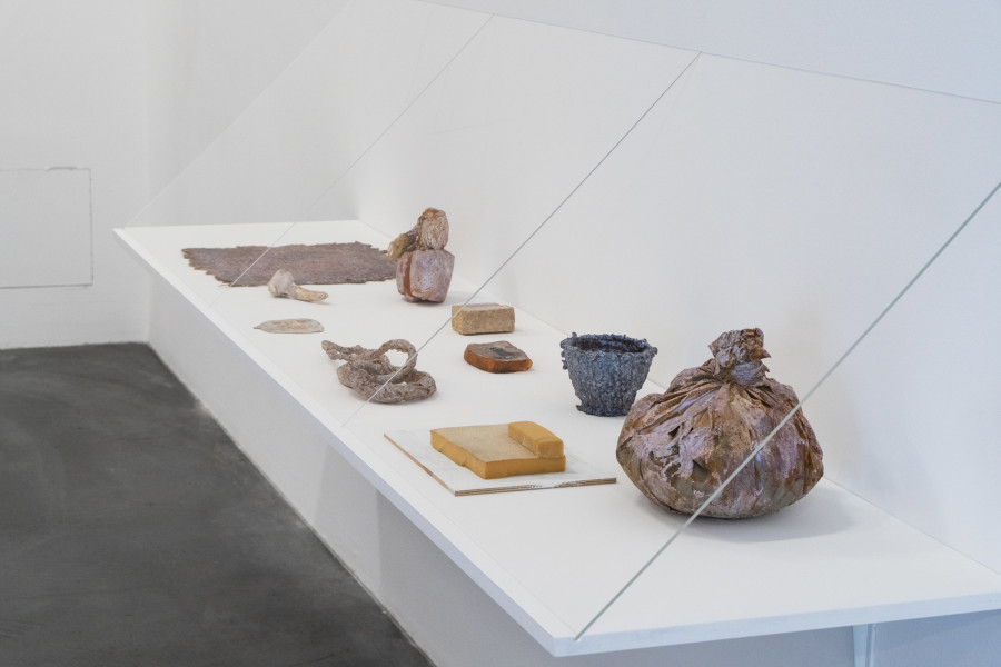 Heidi Bucher, Ohne Titel (Neun Objekte), 1972-1987, fabric, soap, tulle, foam, latex, mother-of-pearl pigment. Sammlung Migros Museum für Gegenwartskunst. Photo: Studio Stucky, copyright The Estate of Heidi Bucher