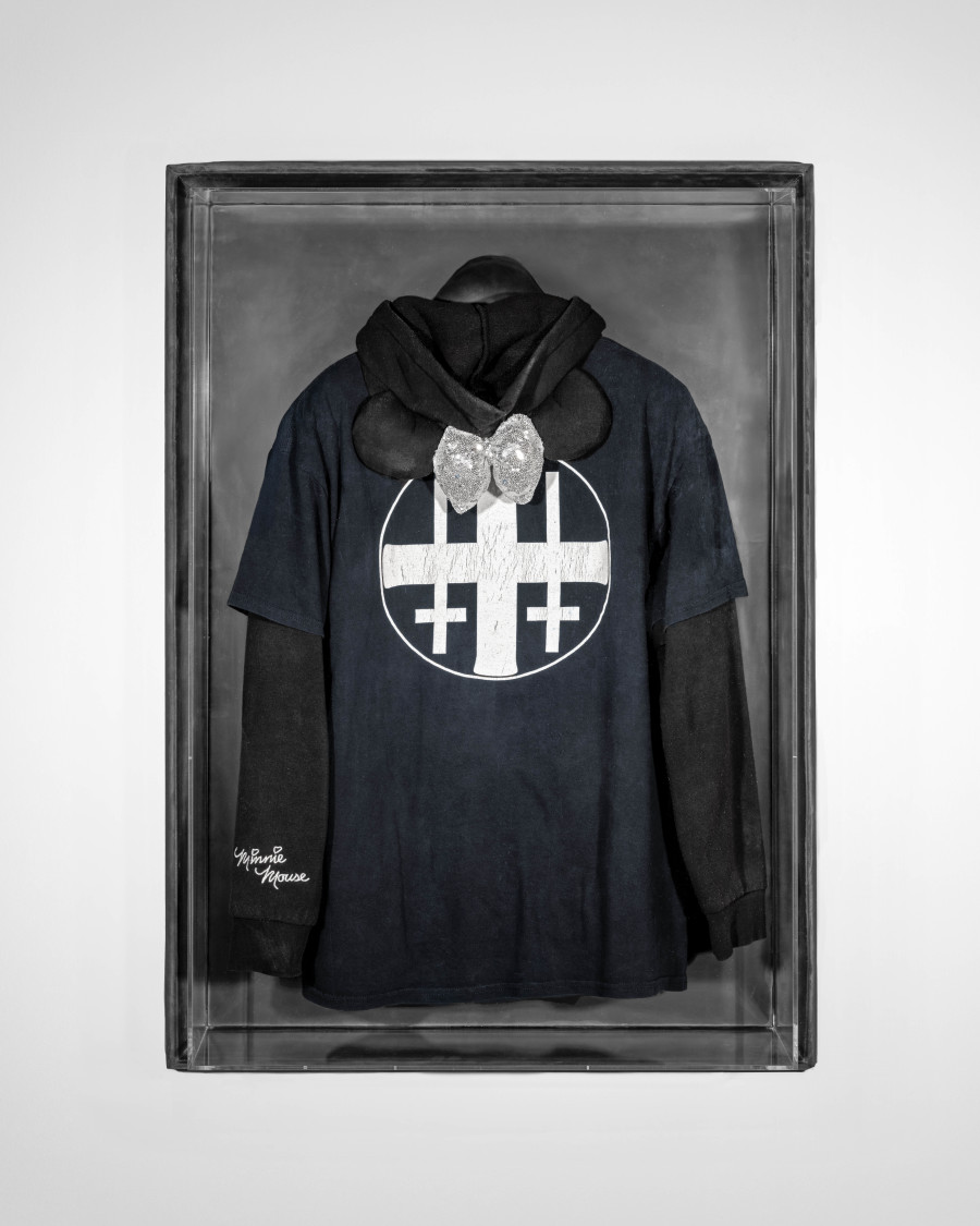 Julian-Jakob Kneer, FANATIC (7), 2025, Archival Deathlike Silence Productions t-shirt, Minnie Mouse hoodie, 
cast rubber and acrylic glas vitrine, 106 x 76 x 22 cm. Courtesy the artist and Blue Velvet, Zurich. Exhibition views by Andrea Luca Ammann.