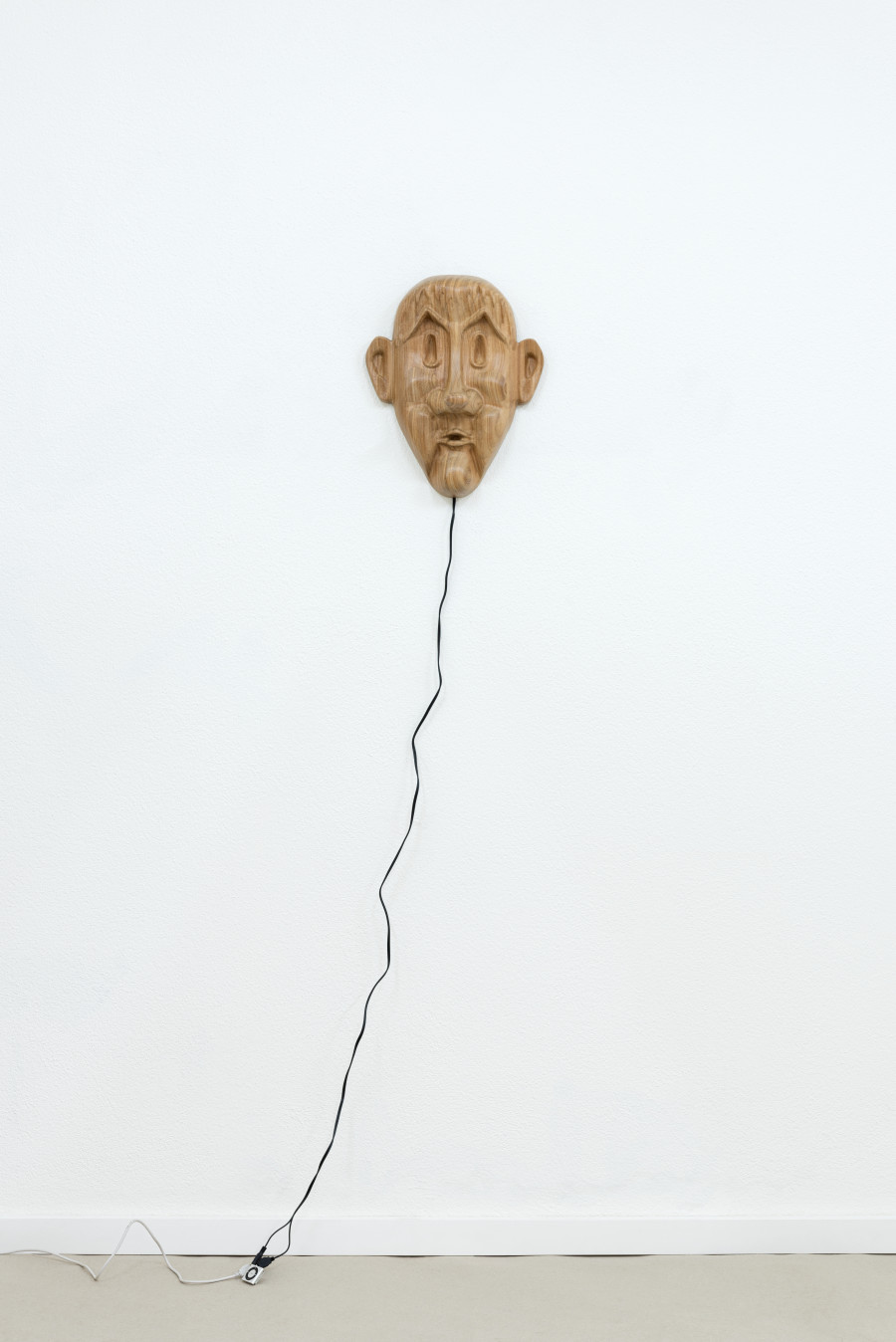 Francesco De Bernardi, “Untitled (FIU FIU)” Solid afromosia wood, loudspeakers, electronic, electronic components, MP3, whistle in loop,
36,5 x 41 x 13 cm, 2022. Photo credits: Mattia Angelini