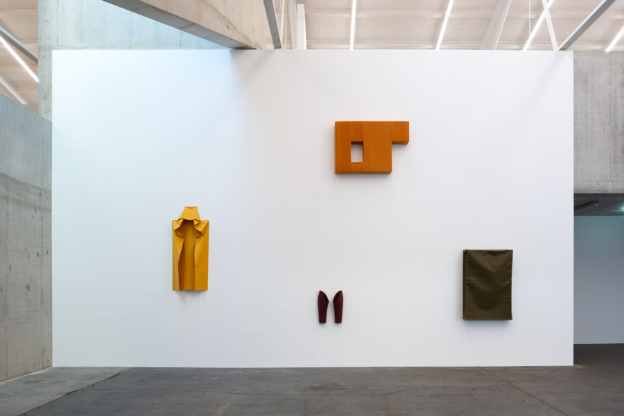 Franz Erhard Walther, Nürnberger Raum, 2017. Sammlung Kerstin Hiller und Helmut Schmelzer. Leihgabe im Neuen Museum Nürnberg © 2025, ProLitteris, Zurich. Ausstellungsansicht / Installation view Kunsthaus Baselland 2025. Foto / Photo: Finn Curry