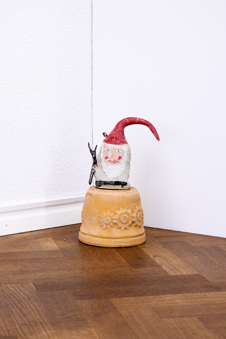 Installation view, Felix Stöckle, PINK HAWK DOWN, KRONE COURONNE, 2024. Credit © Jerlyn Heinzen
