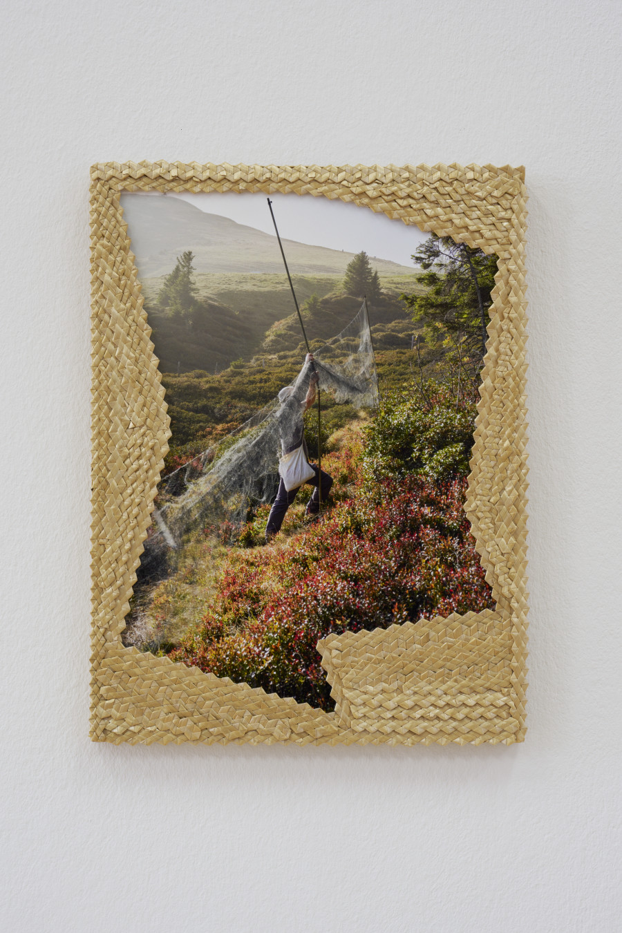 Laurence Kubski, Fermeture des filets vers 11h du matin au Col de La Berra, 2024. Photo: Guillaume Python. Courtesy of the artist and Kunsthalle Friart Fribourg