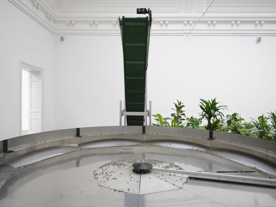 Bagus Pandega, L.O.O.P . (Loss Overgrown Organic Pulse), 2025, detail, in: Bagus Pandega, Sumber Alam, Kunsthalle Basel, 2025, photo: Philipp Hänger / Kunsthalle Basel