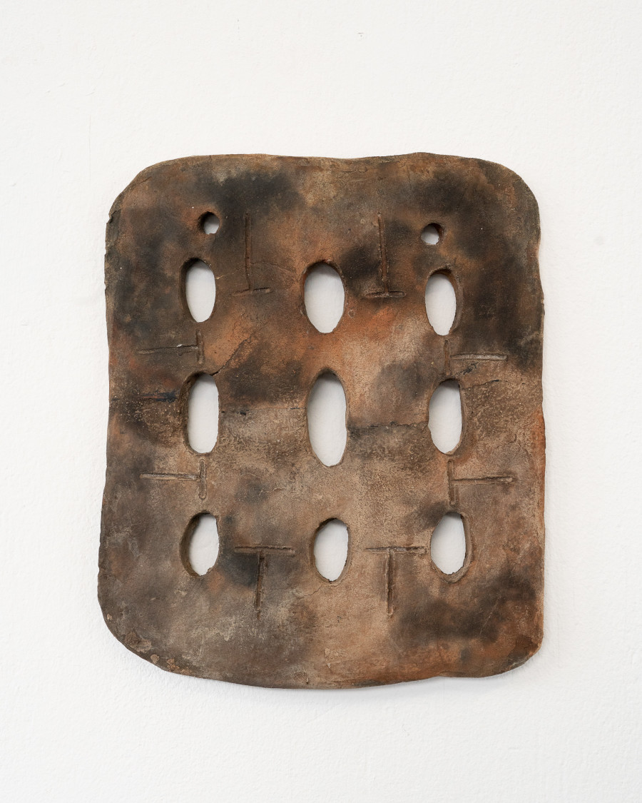 Leandro Pesantes B., Tarot IV, 2021. Clay. 27 x 22.5 x 1 cm. Unique. Photographer: Marcel Scheible. Courtesy of the artist and VITRINE London/Basel
