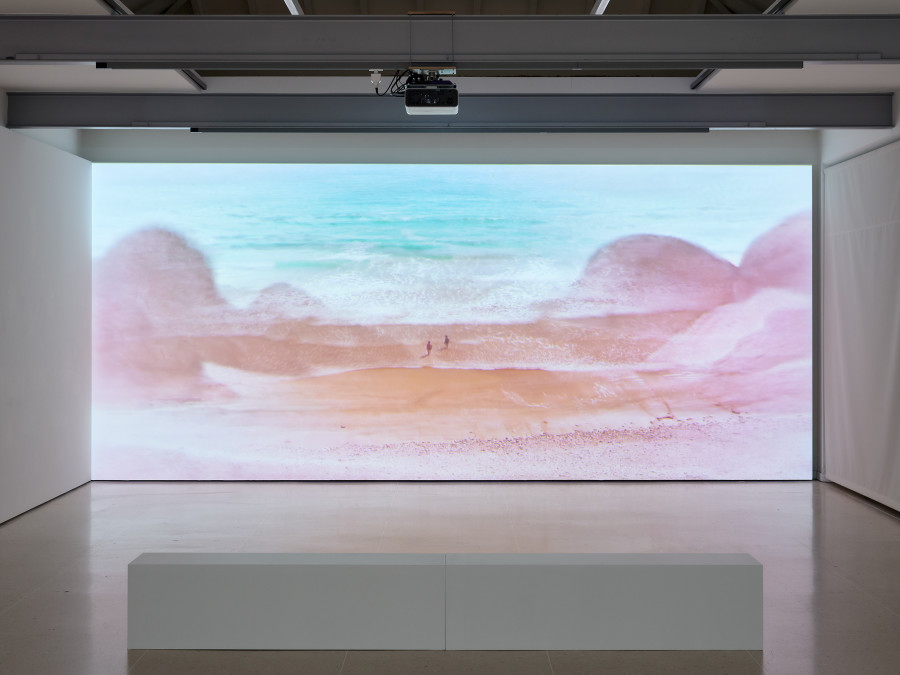Ausstellungsansicht Eintauchen! Judith Albert, Côte de Granit Rose, 2024. Foto: Ernst Kehrli. © 2025, ProLitteris, Zurich, Kunsthaus Zug