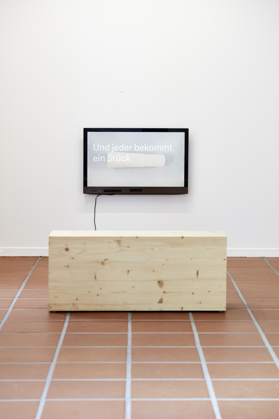 Exhibition view, Esther Kempf, WHITE WHITE NOISE, Zimmermannhaus Brugg, 2025. 90 Kilometer weisses weisses Rauschen, Zimmermannhaus © Kaspar Ruoff