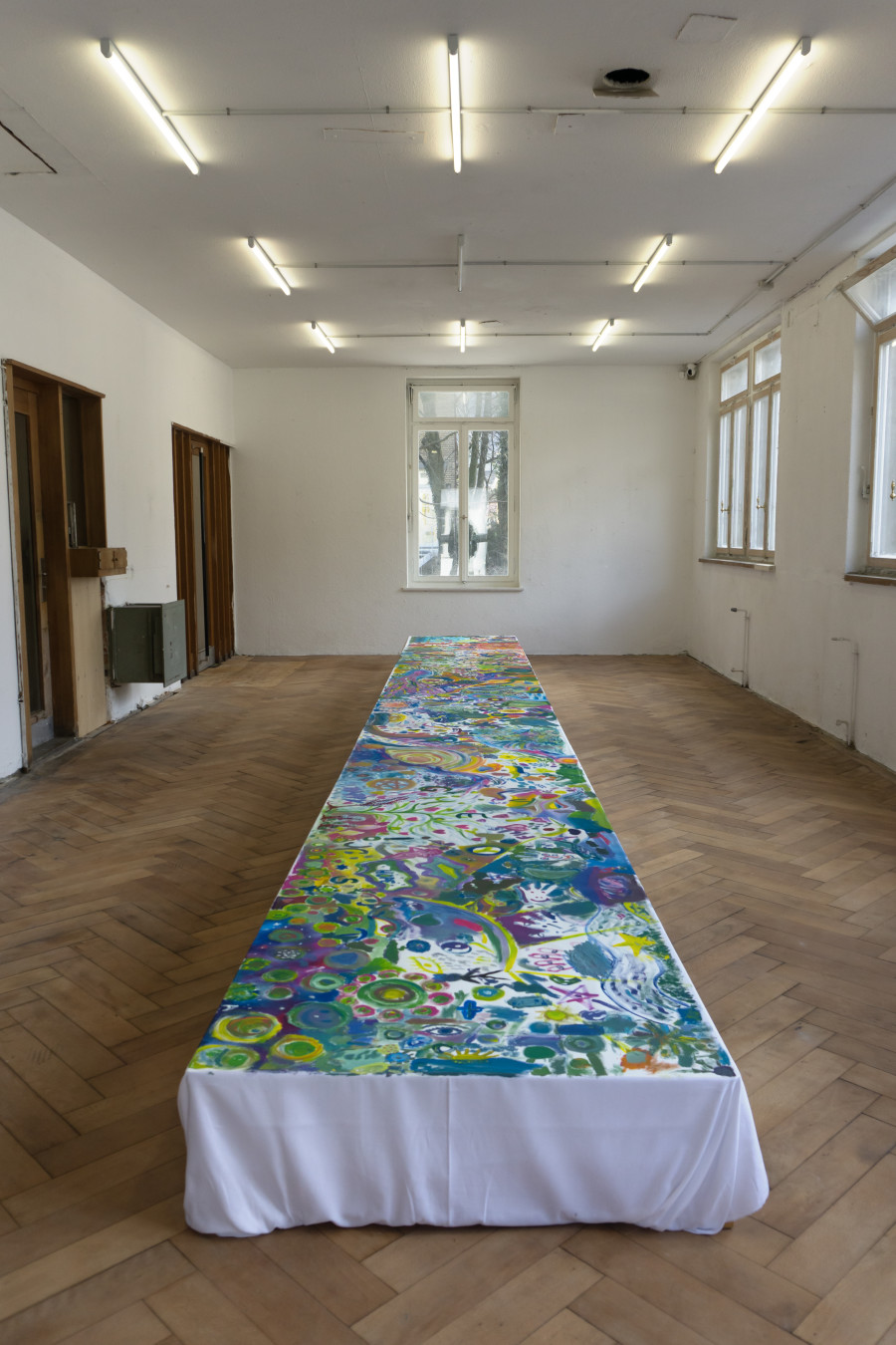 Jonathan Hofmann von Movhue, ‚EEEEEEEEEEEEEEEE', 2025, Gepäckausgabe, Glarus, Photos: Marco Russo