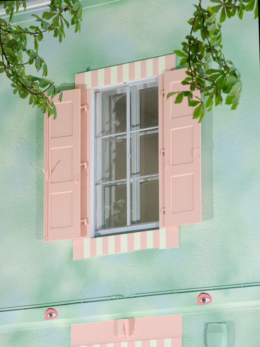 Hippolyte Hentgen, Friselis (détails), Façade Est, ©Villa du Parc -centre d’art contemporain, Annemasse, 2025, photographie Aurélien Mole