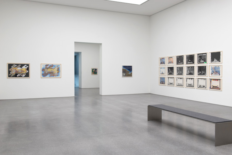 Links: Ein gerissener Hase, 1990 (2 Siebdrucke), Mitte: Reliefkarte, 1970, Rechts: Surtsey, 1974 (18 Lichtdrucke). Alle Bilder: Dieter Roth Foundation, Hamburg, © Dieter Roth Estate, Courtesy Hauser & Wirth