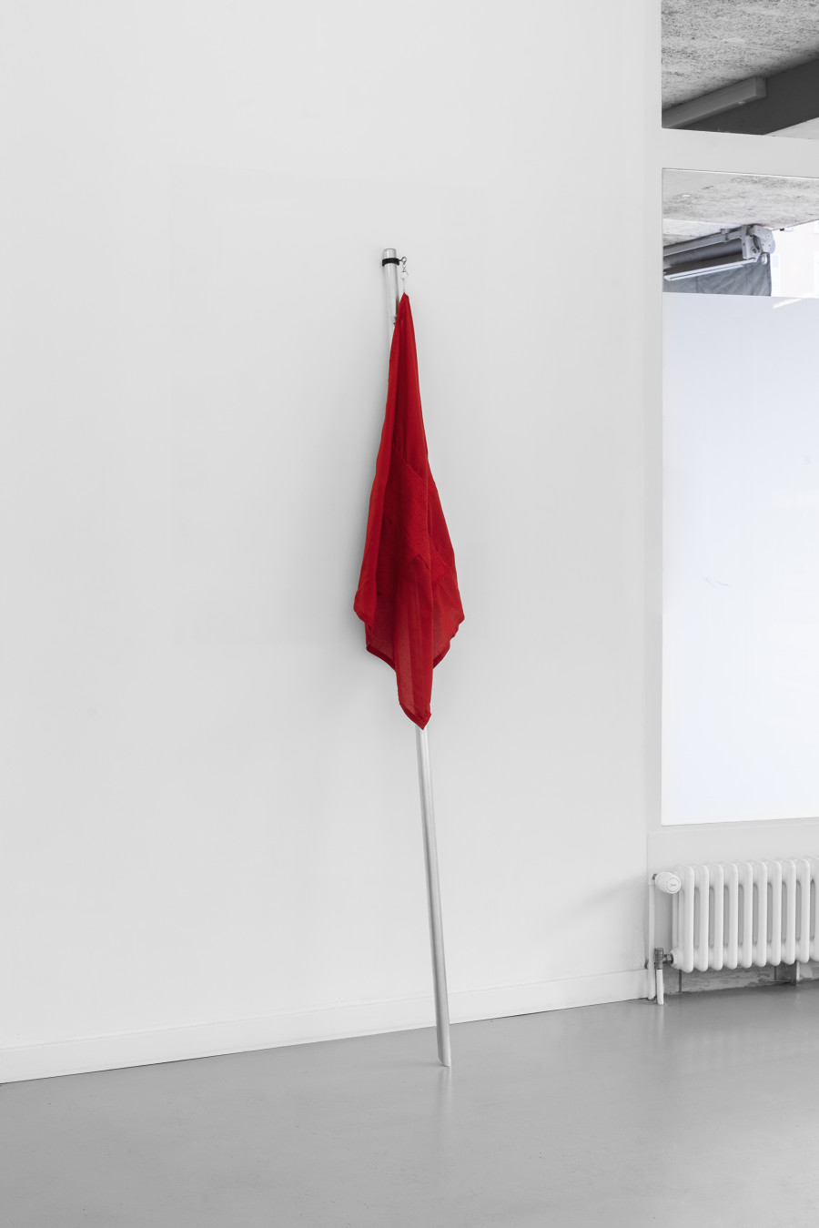 Mitchell Anderson, Red flag, CEC, 2025. Photo : Remy Ugarte Vallejos. Courtesy Centre d’édition contemporaine, Geneva