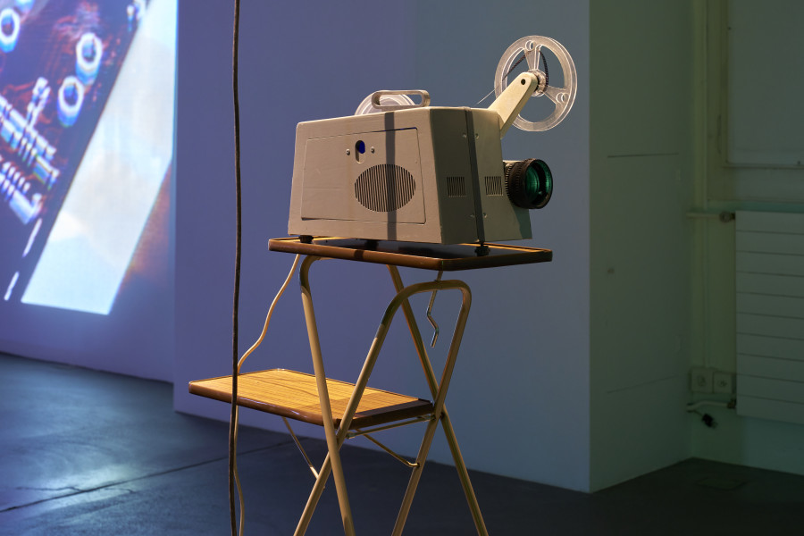 [ a n y m a ] Michael Egger, Superbeam 2000, 2017/2024. Photo: Guillaume Python. Courtesy of the artist and Kunsthalle Friart Fribourg