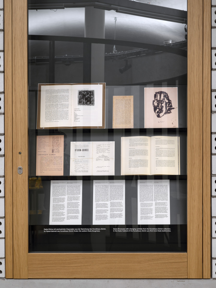 Exhibition view Emma Jung & Rebecca Ackroyd «Tage und Nächte», Cabaret Voltaire 2025; Dada Showcase with rotating exhibits from the collection of the Kunsthaus Zürich: Original; Kurt Schwitters, «Welt voll Irrsinn», 1919, Original; Richard Huelsenbeck, Dada siegt, 1920, Faksimile; Hans Richter, Zeichnung von Dr. Huber, 1977, Faksimile; Tristan Tzara, «Chronique Zurich», Anthologie Dada (4/5), 1919, Original; Sturm-Ausstellung 2. Serie, Zürich 1917. Photo: Cedric Mussano. Courtesy: Kunsthaus Zürich.