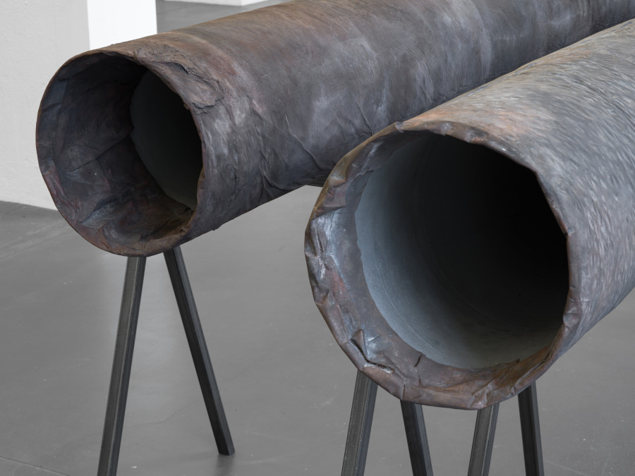 Wade Guyton, Untitled (detail), 2024, Cast bronze and aluminum, 35 x 369 x 34 cm; 31.9 x 316.9 x 32.1 cm. Installation view, Galerie Francesca Pia, Zurich 2025. Photo: Cedric Mussano