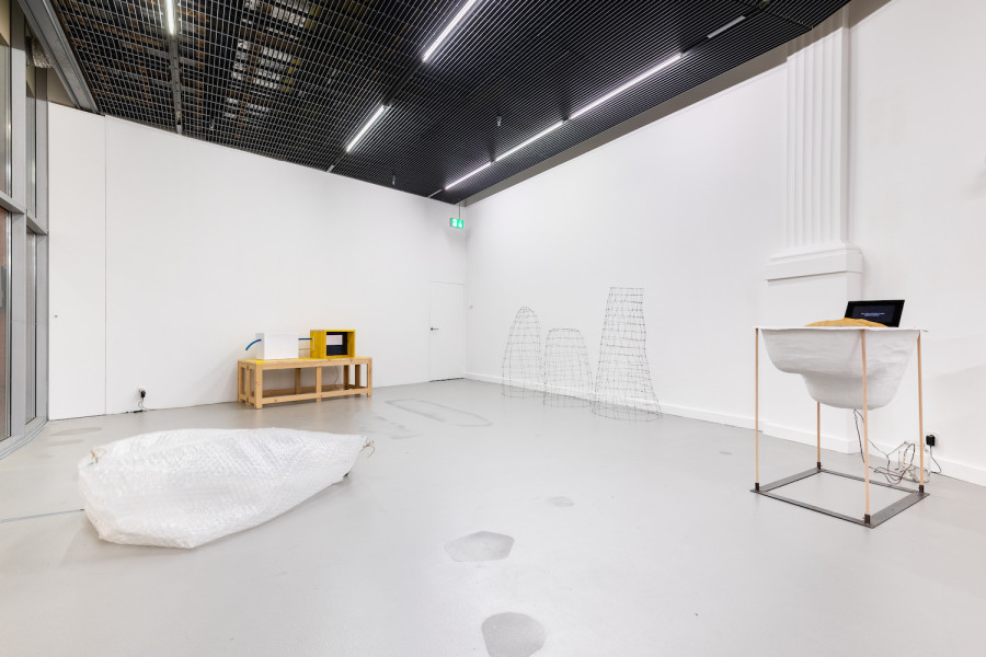 Exhibition view, Quido Sen, Sorgen Sie dafür, dass nach Ihrem Ableben Ihr Vorsterbekapital in richtige Hände kommt, Kunsthalle Luzern, 2023. Photo credit: Kilian Bannwart