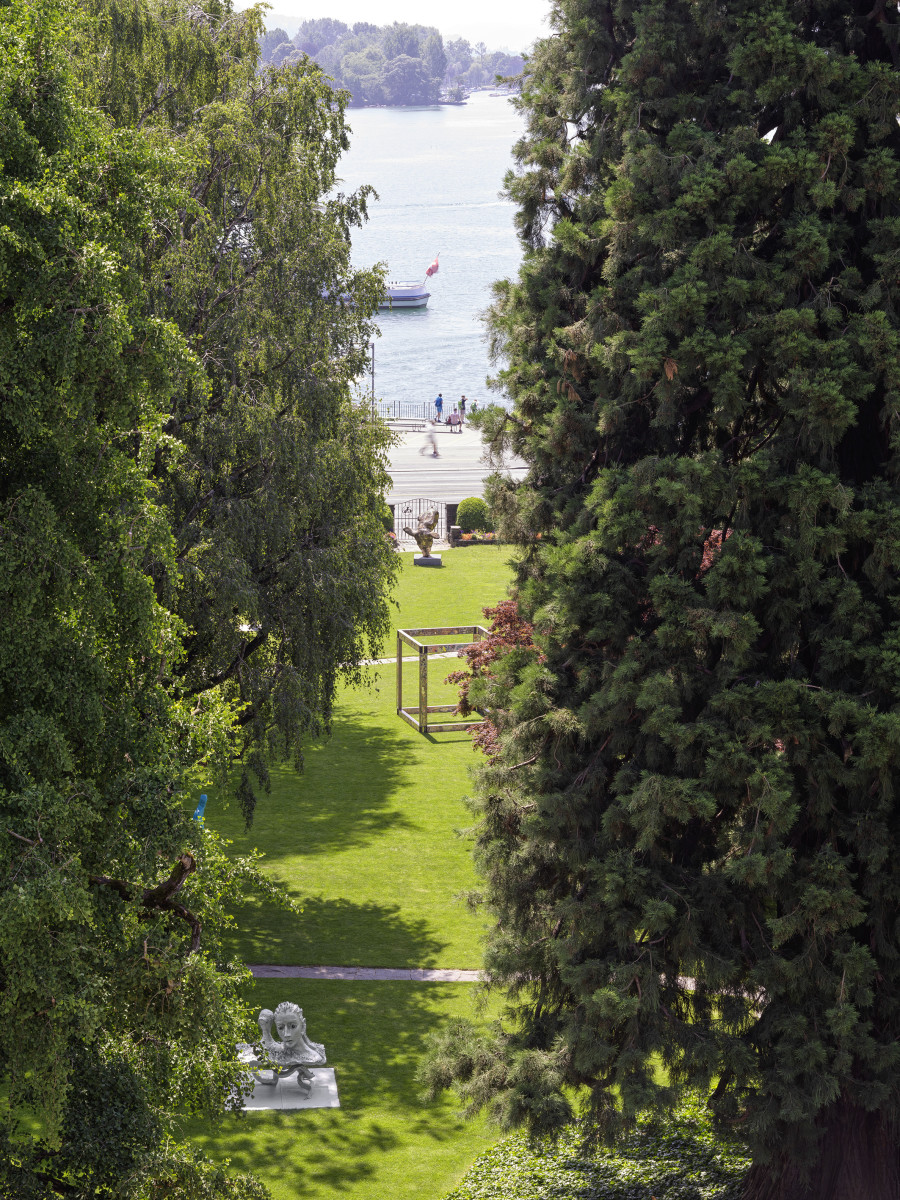 Installation view, Art in the Park XXIII, Baur au Lac, Zurich, 2025. Courtesy of the artists and Galerie Eva Presenhuber, Zurich / Vienna. Photo: Stefan Altenburger Photography, Zürich