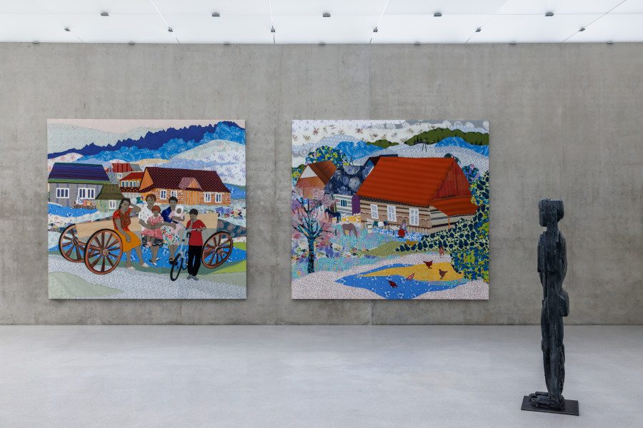 Małgorzata Mirga-Tas, Tełe Ćerhenia Jekh Jag, Exhibition view first floor Kunsthaus Bregenz, 2025. Photo: Markus Tretter. © Małgorzata Mirga-Tas, Kunsthaus Bregenz. Courtesy of the artist, Foksal Gallery Foundation, Warsaw, Frith Street Gallery, London, Karma International, Zurich