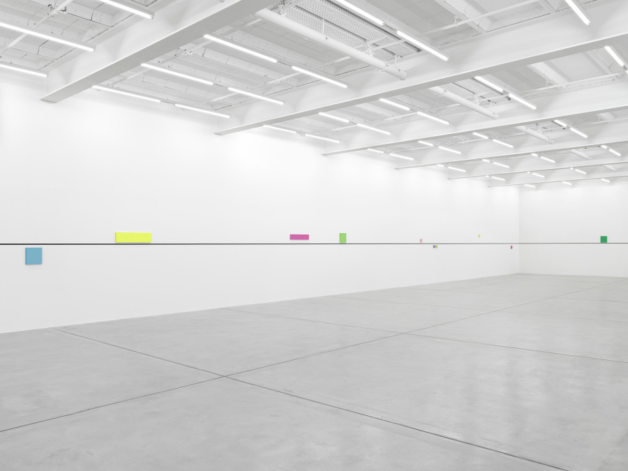 Installation view, Gerwald Rockenschaub, bass+ (re)modification, Galerie Eva Presenhuber, Zurich, MaagAreal, 2024. © Gerwald Rockenschaub. Courtesy the artist and Galerie Eva Presenhuber, Zurich / Vienna. Photo: Stefan Altenburger Photography, Zürich
