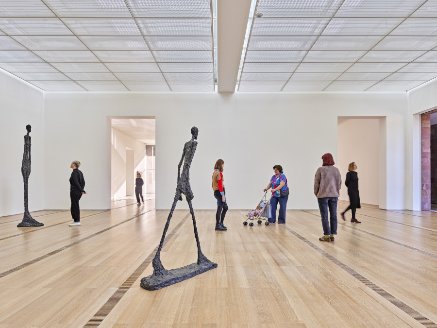 Installation view «Anniversary Exhibition – Special Guest Duane Hanson» at the Fondation Beyeler, Riehen/Basel, 2022 © The Estate of Duane Hanson/2022, ProLitteris, Zurich, Photo: Mark Niedermann