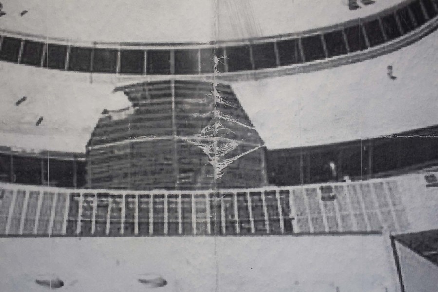 Manuela Morales, Jungfrau Park,  Wallpaper 135gr, 255 x 320 cm, Photo: Leevi Toija