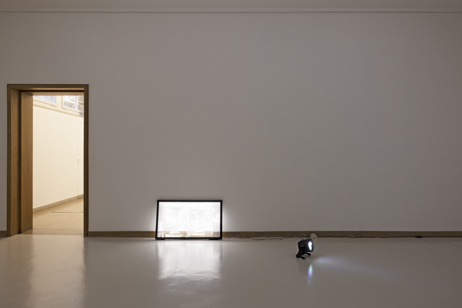 Linda Bilda, Die goldene Welt, installation view, Kunsthaus Glarus, 2025. Photo: Gina Folly. How to become a famous Artist oder “Le Petit Verre”, 2016, LightGlass, engraved, illuminated with LED, 80 x 100 x 3 cm, Estate Linda Bilda