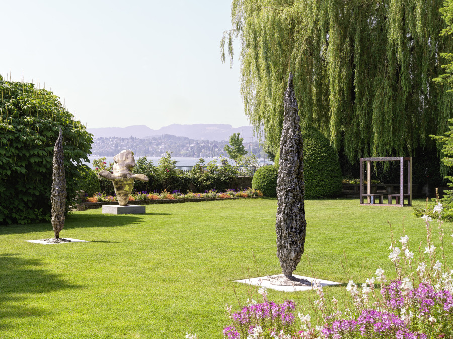Installation view, Art in the Park XXIII, Baur au Lac, Zurich, 2025. Courtesy of the artists and Galerie Eva Presenhuber, Zurich / Vienna. Photo: Stefan Altenburger Photography, Zürich