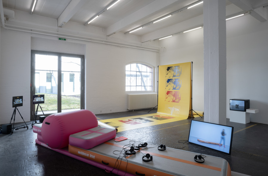 Alexandra Bachzetsis, «Notebook», exhibition view, 2023. Photo: Kunst Halle Sankt Gallen, E. Sommer. Courtesy: the artist. Courtesy: Experimenter, Karma International, kurimanzutto, Meyer Riegger.