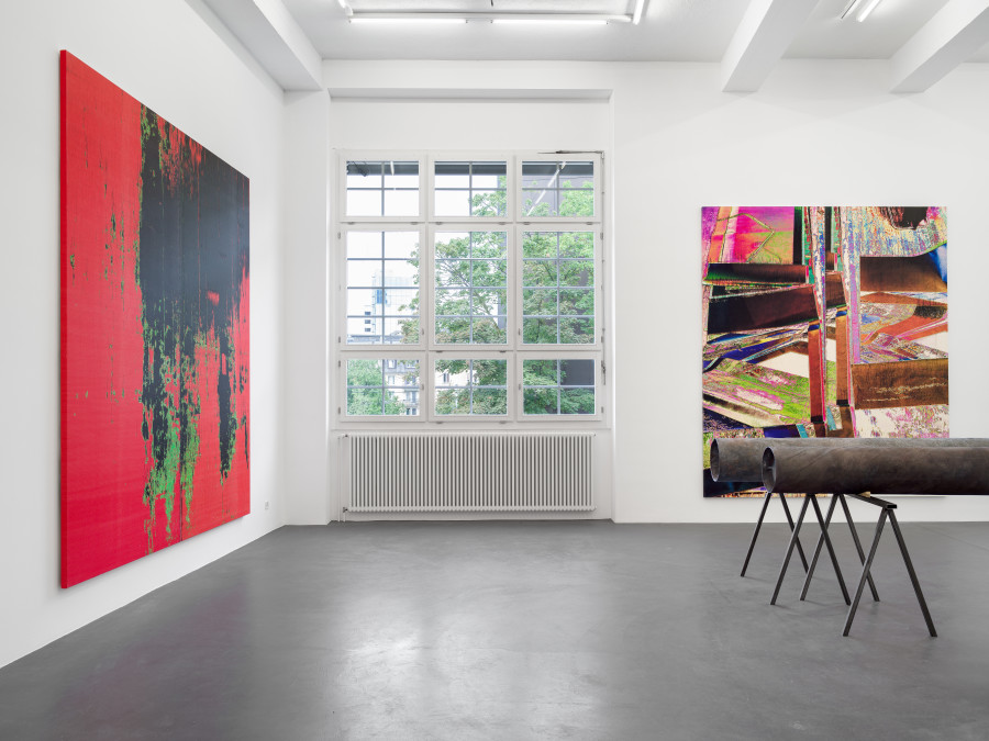 Wade Guyton, Untitled, 2025, Epson UltraChrome PRO inkjet on linen, 325 x 275 cm; Untitled, 2024, Cast bronze and aluminum, 35 x 369 x 34 cm; 31.9 x 316.9 x 32.1 cm. Installation view, Galerie Francesca Pia, Zurich 2025. Photo: Cedric Mussano