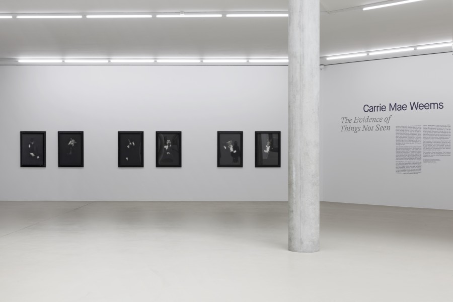 Exhibition view, Carrie Mae Weems, The Evidence of Things Not Seen, Kunstmuseum Basel, 2023-2024. © bei der Künstlerin / the artist. © Carrie Mae Weems. Courtesy of the artist, Jack Shainman Gallery, New York and Galerie Barbara Thumm, Berlin. Photo Credit: Gina Folly