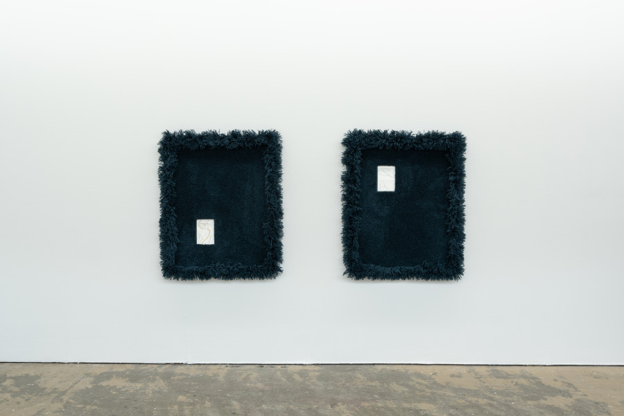 Chiara Bersani, Deserters, 2023, hand-knotted carpet, 600 x 600 cm, fringes of variable length. Installation views Kunsthaus Baselland 2023. Foto: Finn Curry