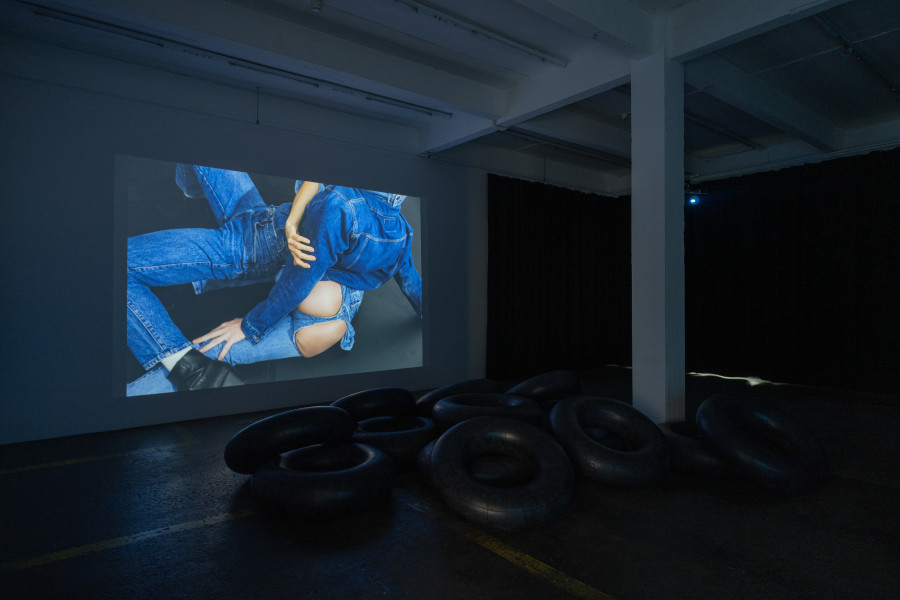 Alexandra Bachzetsis, Notebook: Denim, 2022, dialogue with Antoine Weil. Photo: Kunst Halle Sankt Gallen, E. Sommer. Courtesy: the artist. Courtesy: Experimenter, Karma International, kurimanzutto, Meyer Riegger.