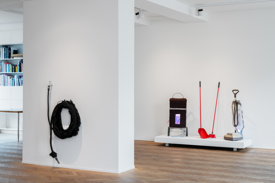 Installation view of Vincent Grange, 'The Madwomen of Chaillot', 2025, Galerie Fabian Lang, Zürich. Courtesy of the artist and Galerie Fabian Lang. © The artist and Galerie Fabian Lang