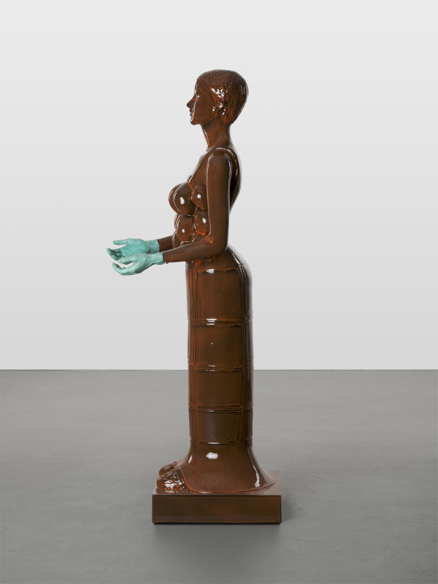 Mai-Thu Perret, Diana II, 2024, Glazed ceramic, green bronze, 158 x 44 x 44 cm. Photo: Mareike Tocha