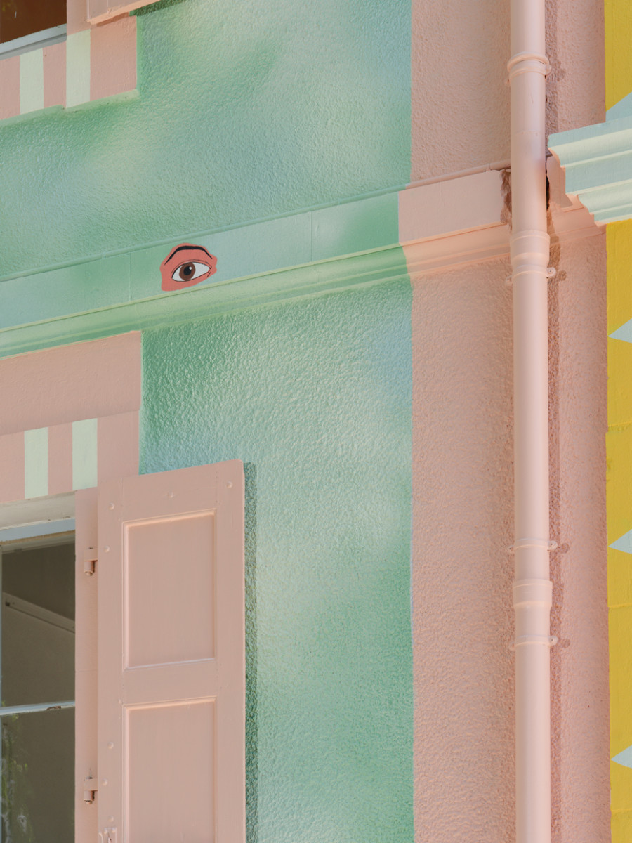 Hippolyte Hentgen, Friselis (détails), Façade Est, ©Villa du Parc -centre d’art contemporain, Annemasse, 2025, photographie Aurélien Mole