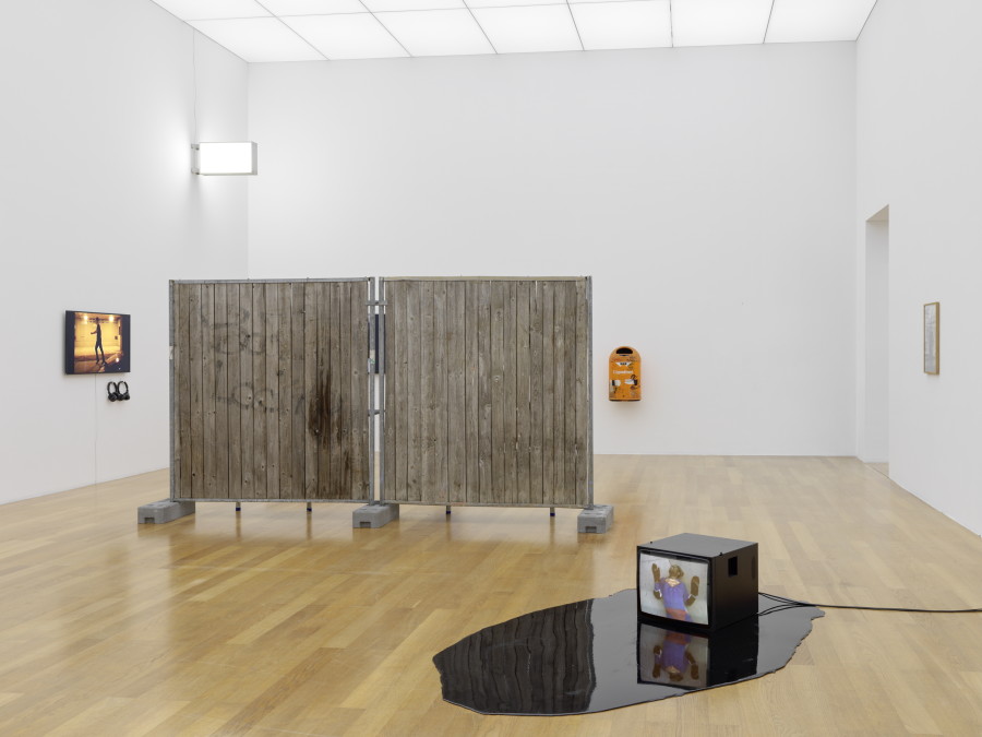 Exhibition view, On the Street, Kunstmuseum Liechtenstein, Vaduz, 11.04. – 31.08.2025. Photo: Stefan Altenburger Photography, Zurich © The artists / 2025, ProLitteris, Zurich / Kunstmuseum Liechtenstein