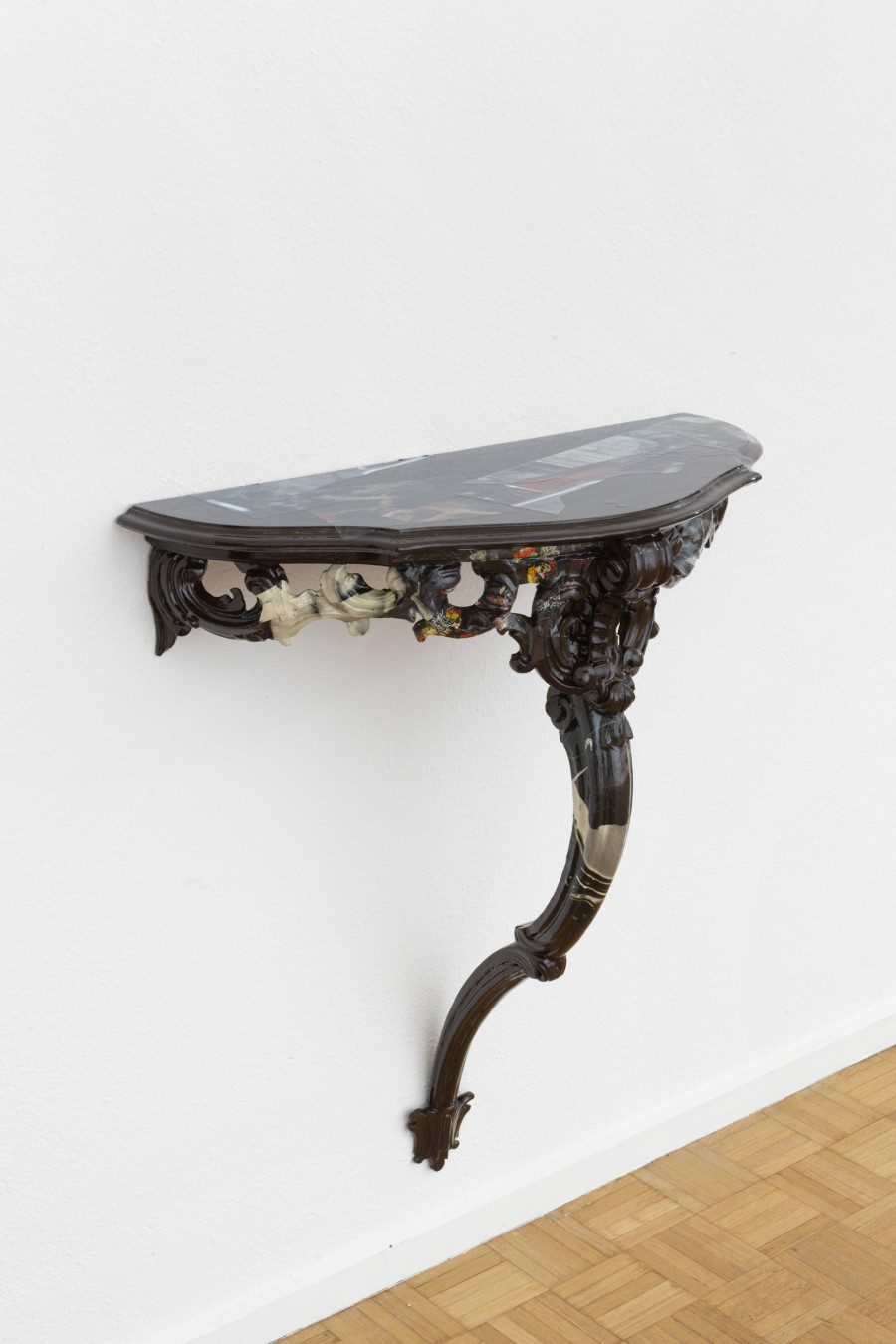 Virginia Ariu, Serenade, 2025, Wood, magazine clippings, varnish, primer, vinyl glue, 82.5 x 76 x 30 cm. Exhibition view, Virginia Ariu, Exercises of Abstraction, Sentiment, Zürich, 2025. Photo credit: Philipp Rupp / Julien Gremaud. Courtesy of the artist and Sentiment
